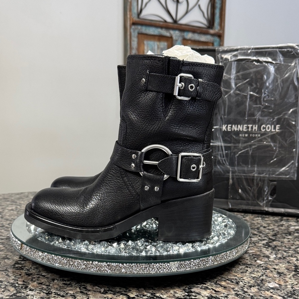 Kenneth Cole Black Leather stride moto combat block heel Buckle Boots 7 EUC
